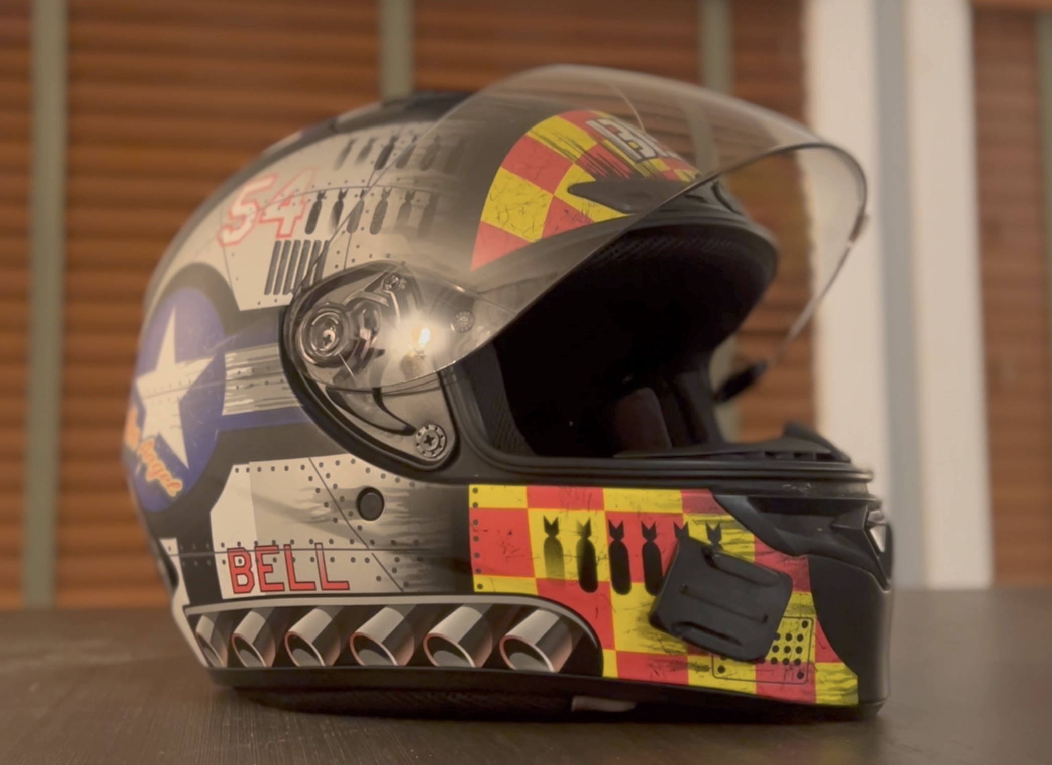 Bell Qualifier DLX Mips Helmet