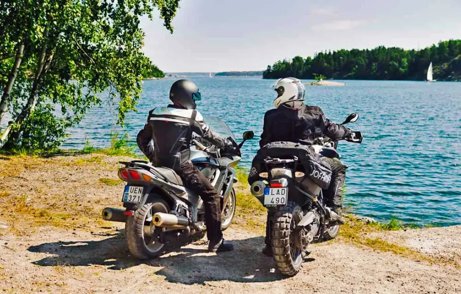 An adventurer wearing a versatile gear that seamlessly adapts to any climate during thrilling outdoor expeditions.