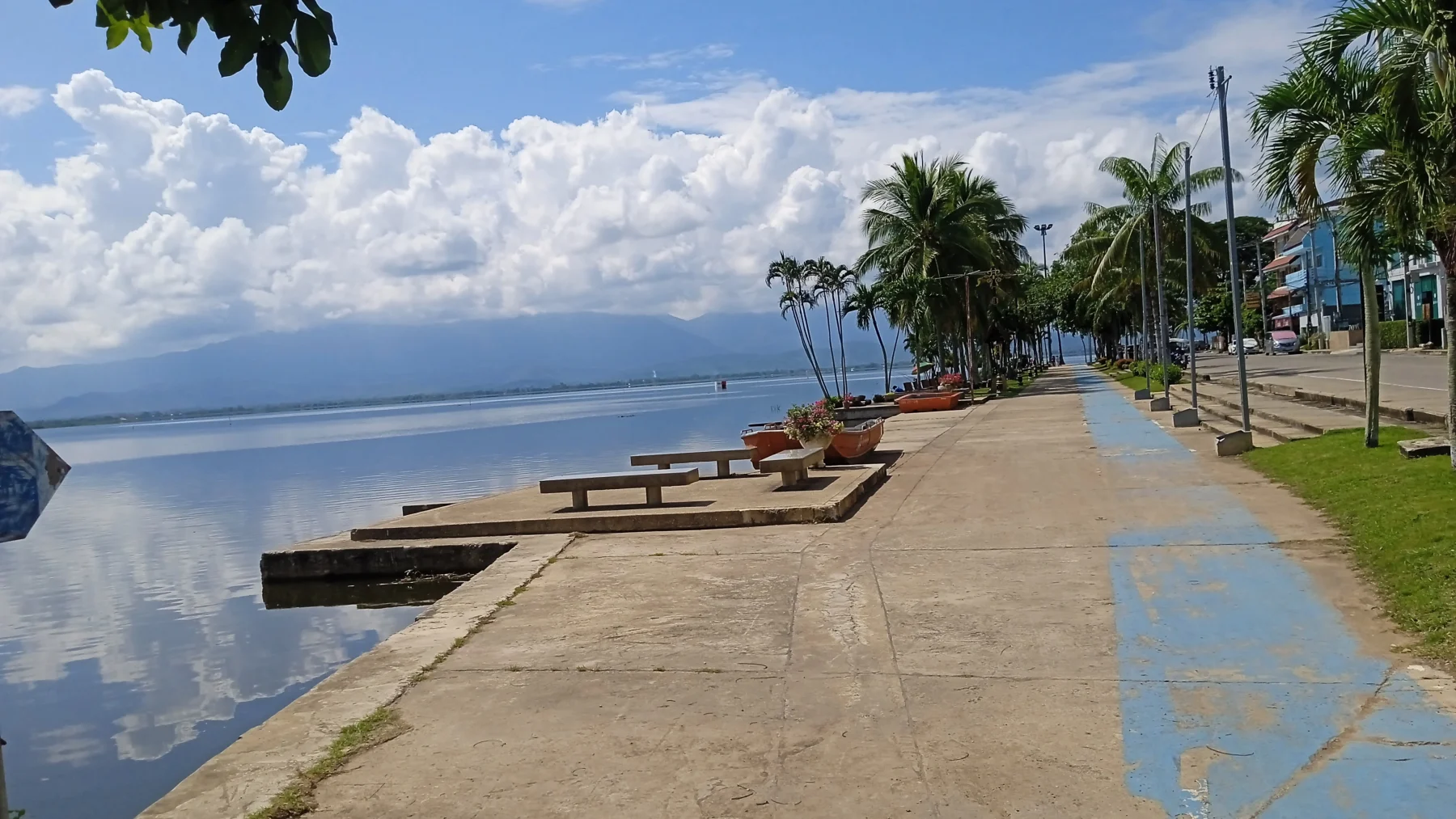 explore small roads around the lake and enjoy the tranquil lakeside setting