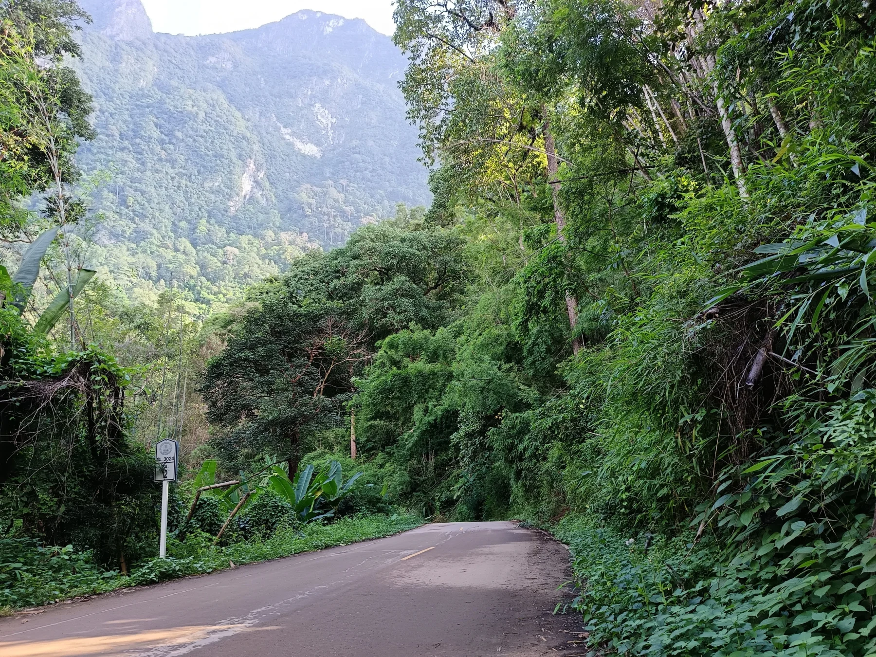 From the checkpoint its now about 10 steep kilometers to the mountain