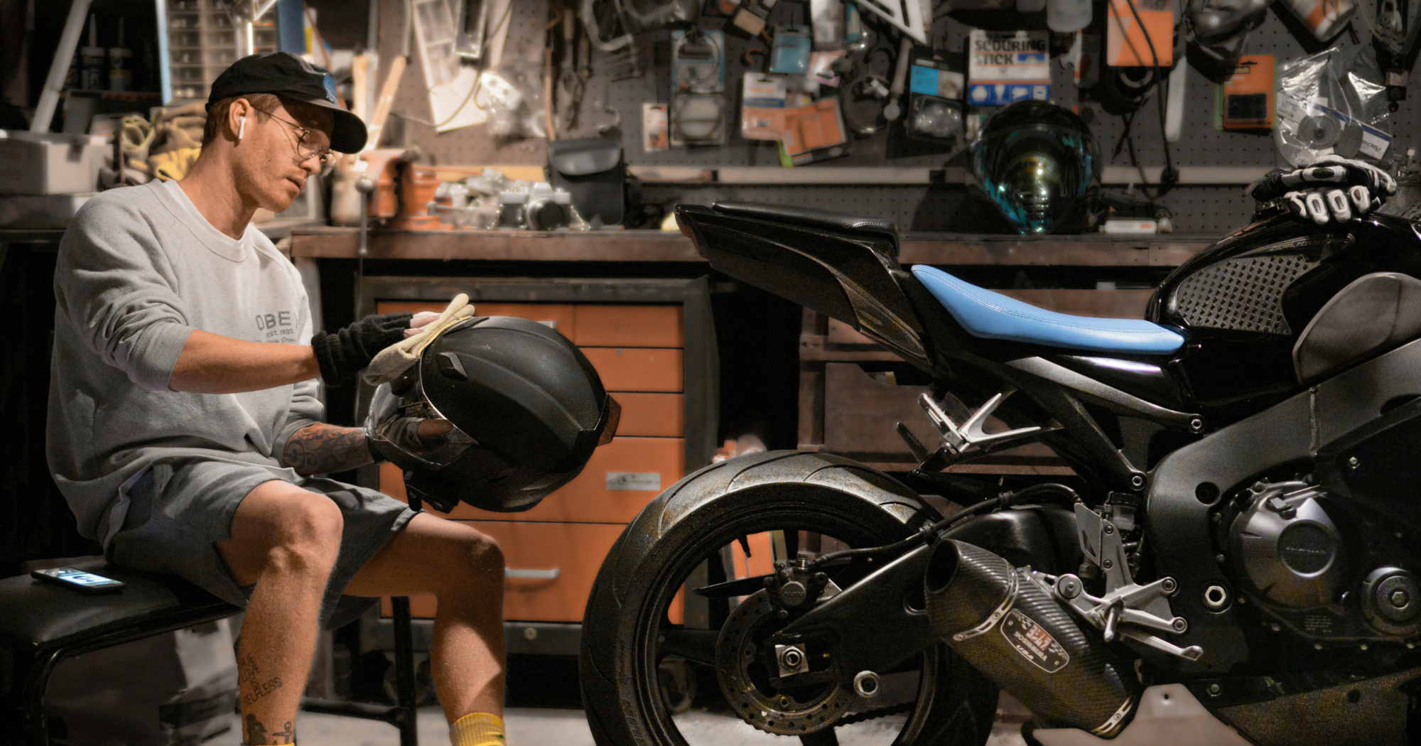 how-to-clean-helmet-visor