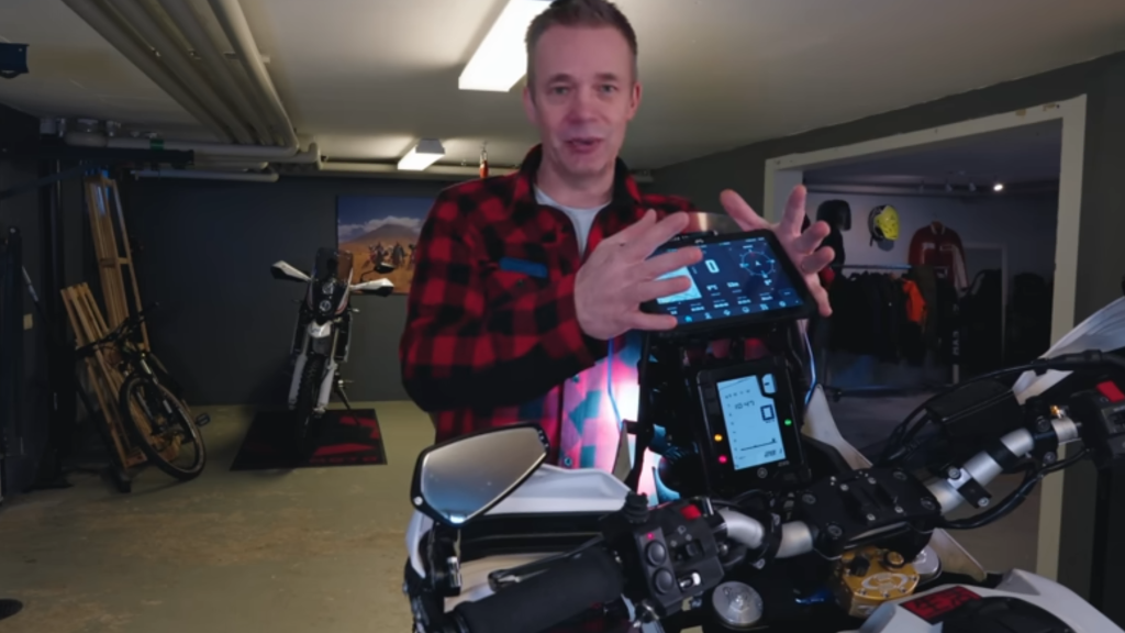 Motorcycle Navigation: From Smartphone to Pro Modular Setups