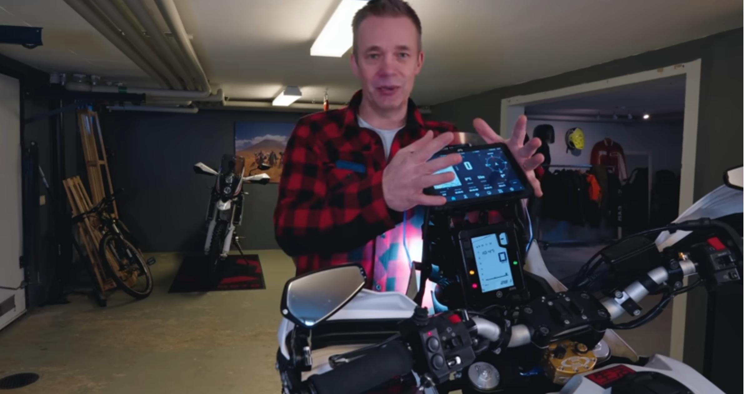 Motorcycle Navigation: From Smartphone to Pro Modular Setups