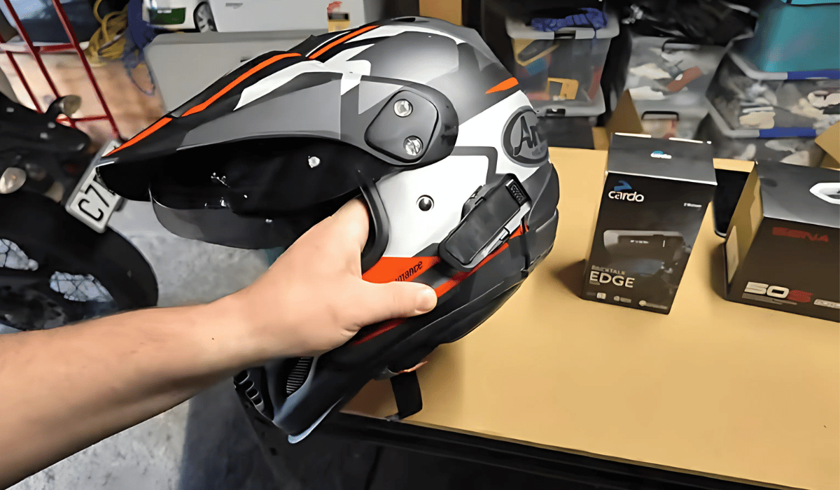 Sena 50S vs Cardo Packtalk Edge Communicator Comparison