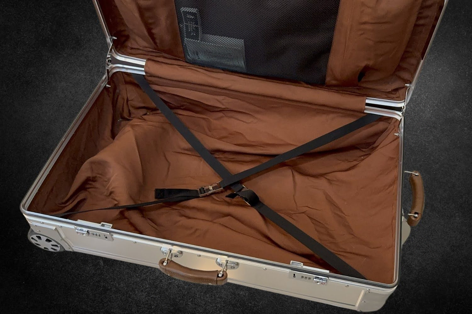 Sterling Pacific 80L Check-in Travel Case Review 1