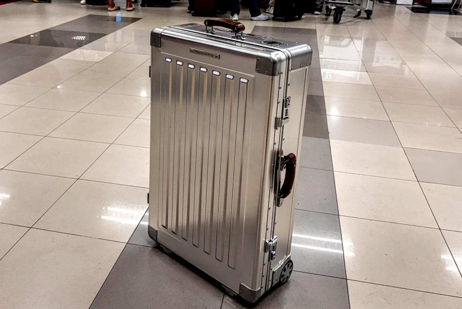 Sterling Pacific 80L Check-in Travel Case Review 1